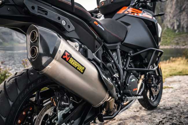 AKRAPOVIC SLIP-ON